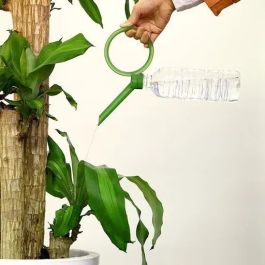 Arrosoir pour bouteilles en PET