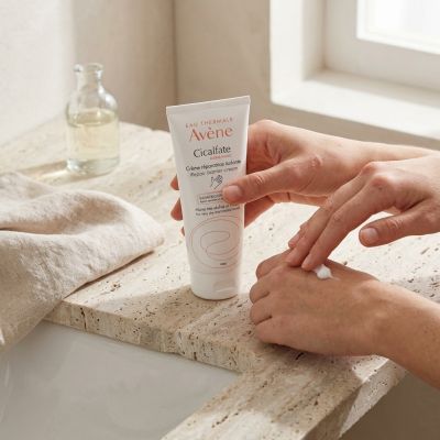 AVÈNE Cicalfate Crème Mains Réparatrice & Protectrice 100 ml