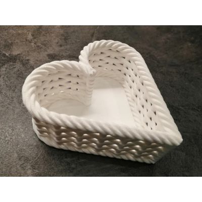 Récipient en forme de cœur tissé